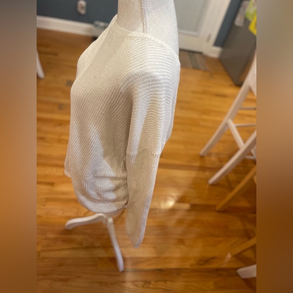 💜 5 for $25 or 3 for $18 Pink Rose cream twist back sweater - Picture 4 of 7